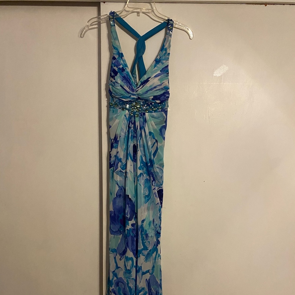 Beautiful Adrianna Papell formal dress. Size 4